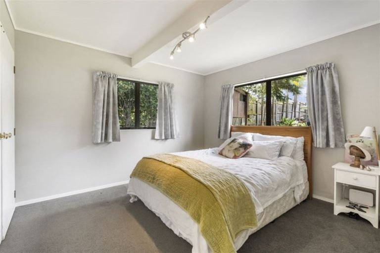Photo of property in 34a Lauderdale Road, Birkdale, Auckland, 0626
