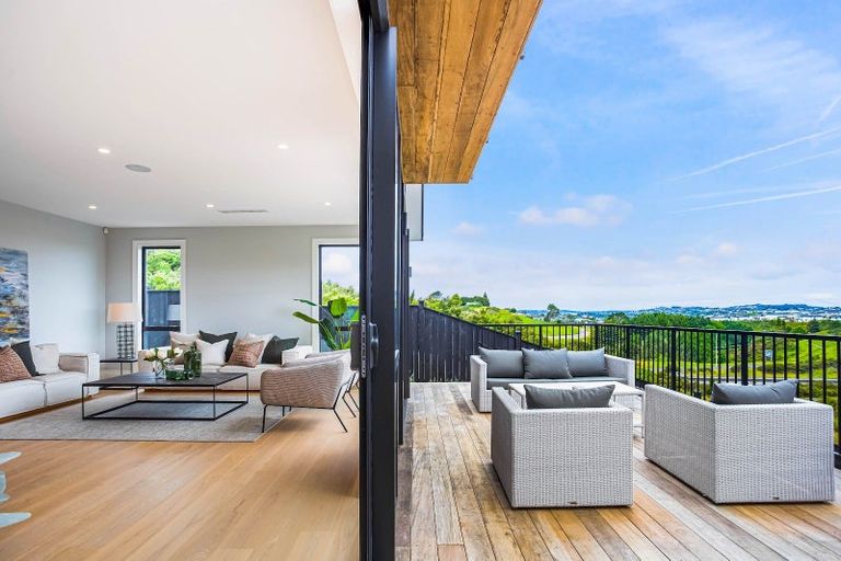 Photo of property in 40 Paparahi Place, Wainui, 0992