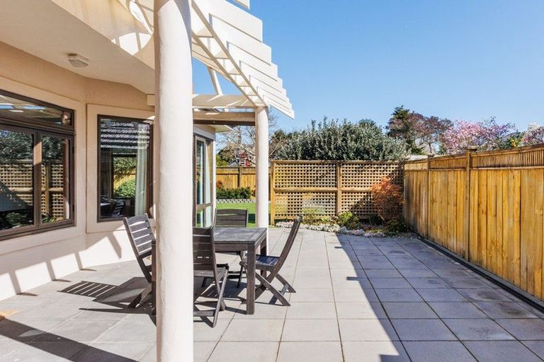 Photo of property in 2 Heritage Place, Terrace End, Palmerston North, 4410