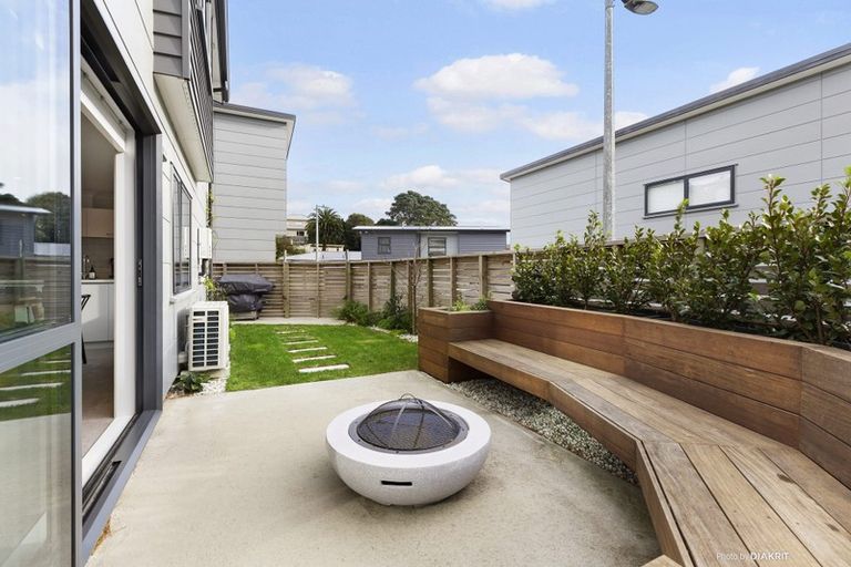 Photo of property in 35 Brindle Way, Newlands, Wellington, 6037