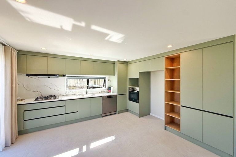 Photo of property in 94 West Harbour Drive, West Harbour, Auckland, 0618