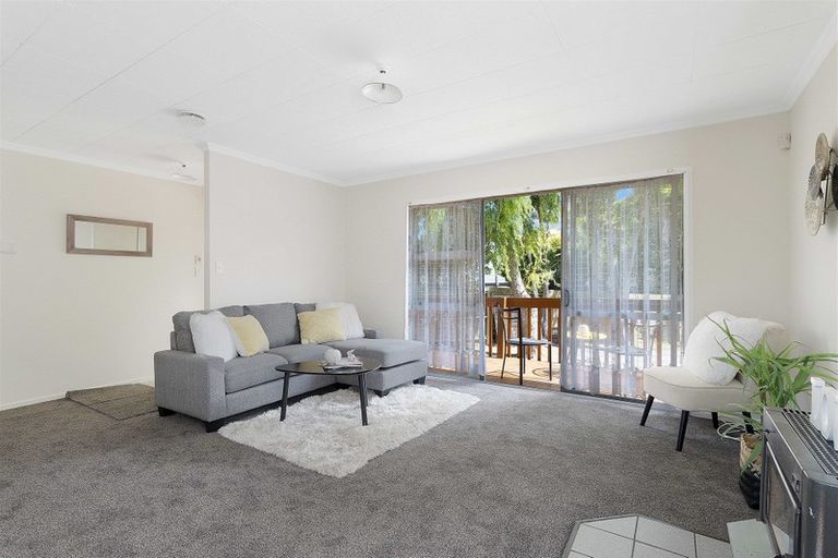 Photo of property in 72a Astley Avenue, New Lynn, Auckland, 0600