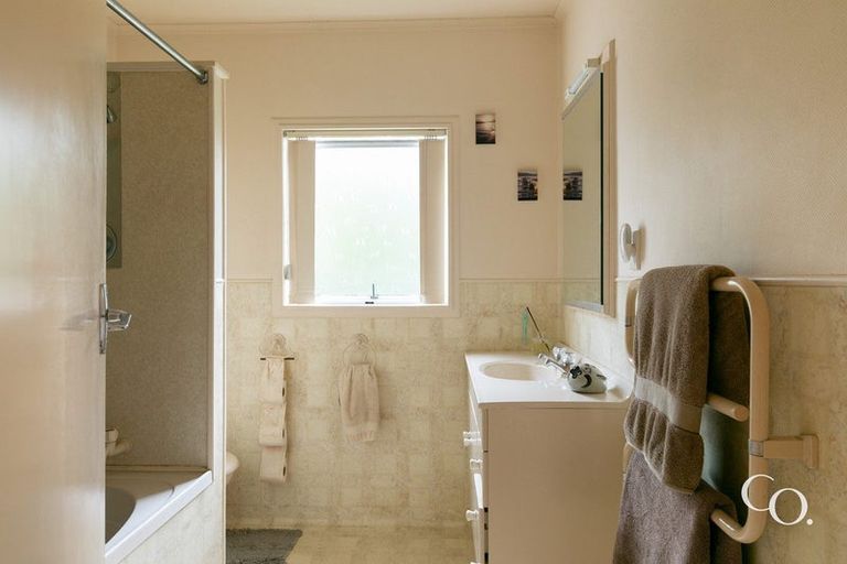 Photo of property in 19 Gillies Crescent, Waimarama, Havelock North, 4294