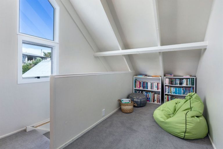 Photo of property in 89 Kahu Road, Paremata, Porirua, 5024