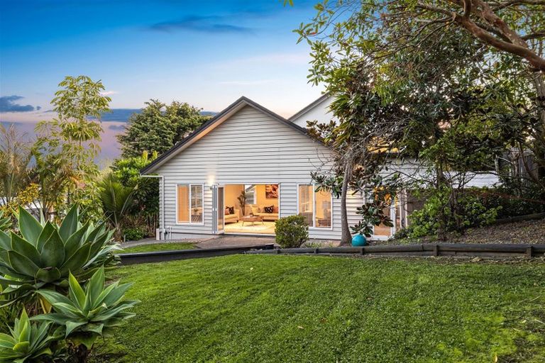 Photo of property in 30c Marine Parade, Mellons Bay, Auckland, 2014