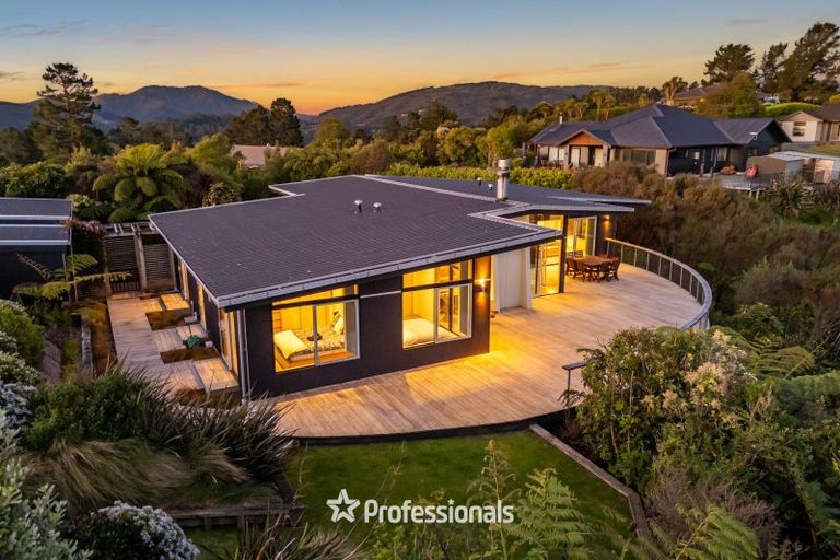 Photo of property in 12 Mount Marua Way, Timberlea, Upper Hutt, 5018