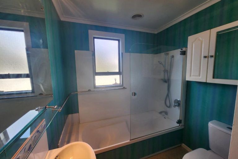 Photo of property in 28 Breakwater Road, Moturoa, New Plymouth, 4310