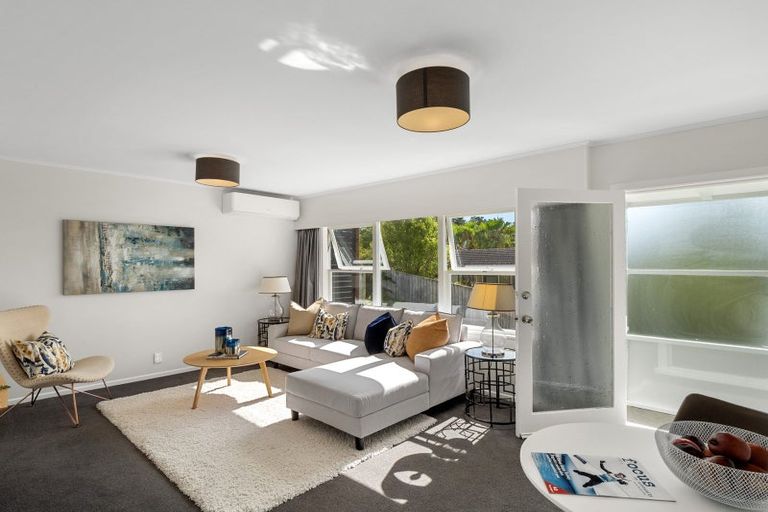 Photo of property in 6a Tallington Crescent, Torbay, Auckland, 0630