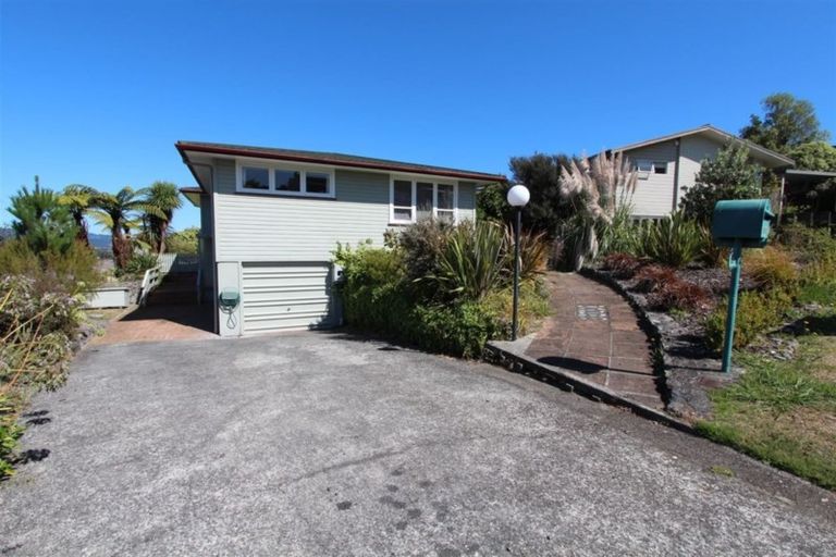 Photo of property in 31 Sunnyview Drive, Brown Owl, Upper Hutt, 5018