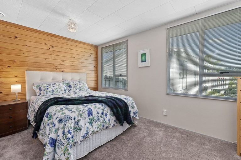 Photo of property in 1/17 Grenadine Place, Unsworth Heights, Auckland, 0632