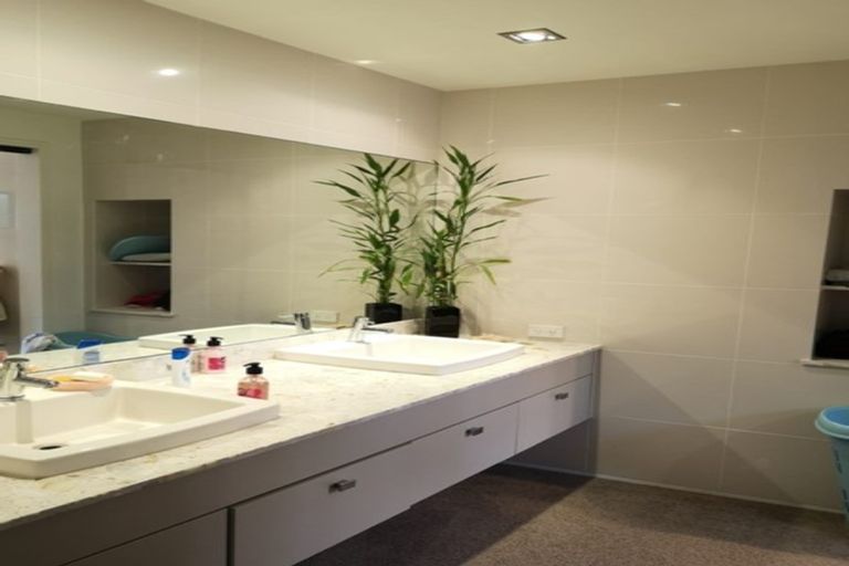 Photo of property in 62 Newhaven Terrace, Mairangi Bay, Auckland, 0630