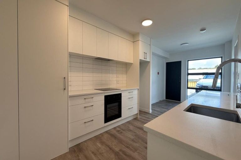 Photo of property in 5/3 Kawau Close, Orewa, 0931