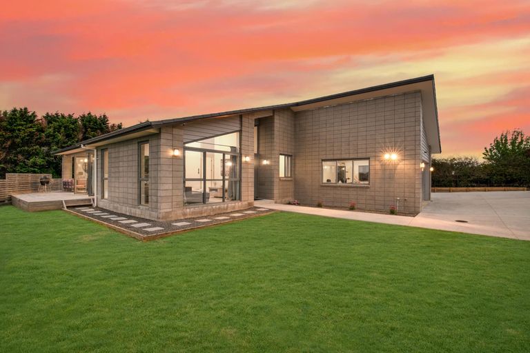 Photo of property in 125 Mcrobbie Road, Kingseat, Papakura, 2580