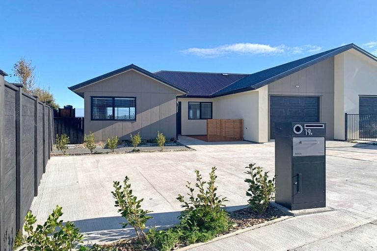 Photo of property in 19b Promontory Crescent, Newlands, Wellington, 6037