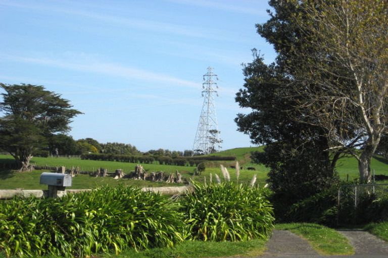 Photo of property in 27 Pararewa Drive, Whalers Gate, New Plymouth, 4310