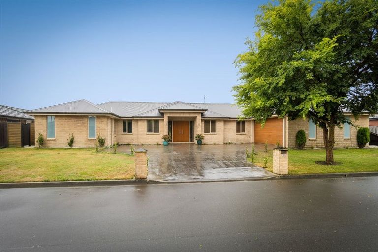Photo of property in 12 Mataroa Place, Parklands, Christchurch, 8083