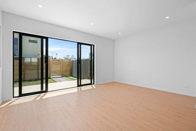 Photo of property in 183 Henwood Road, Westgate, Auckland, 0814