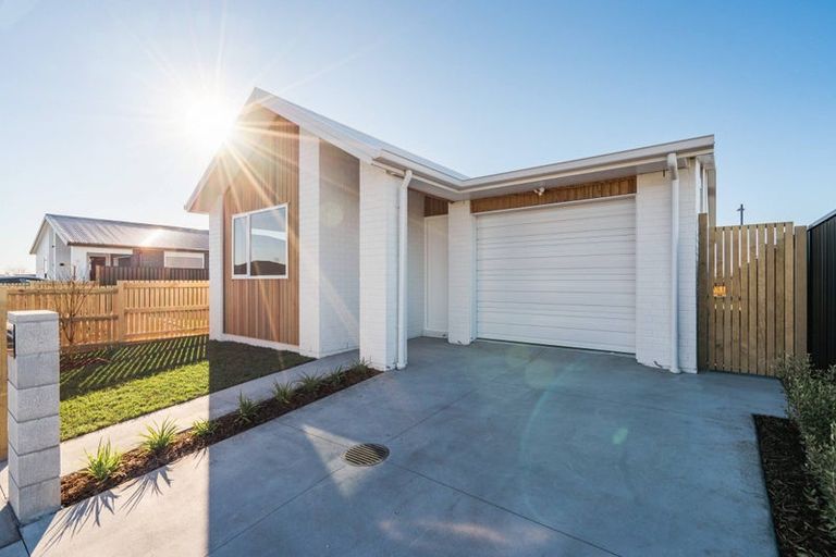 Photo of property in 37 Monaro Place, Papamoa, 3118