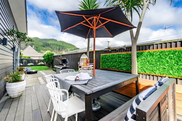 Photo of property in 1b Winara Avenue, Waikanae, 5036