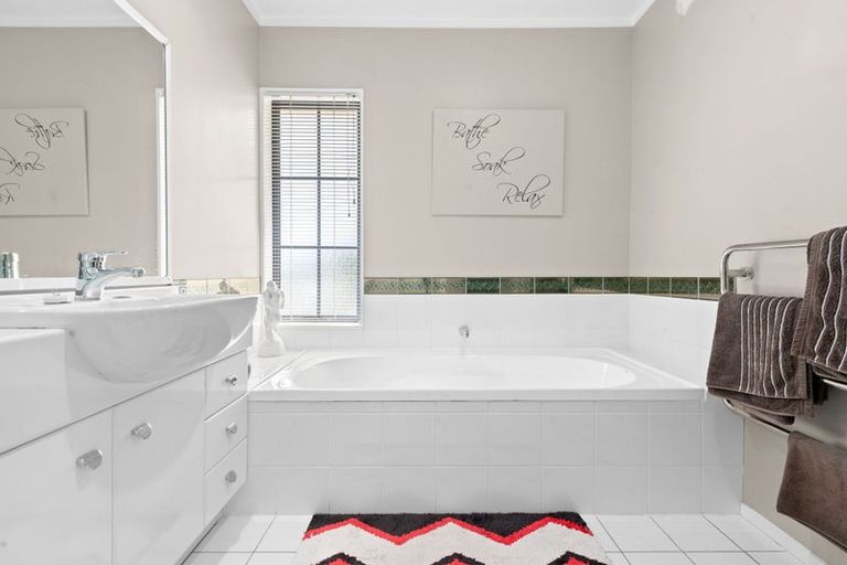 Photo of property in 23 Mews Place, Forest Lake, Hamilton, 3200