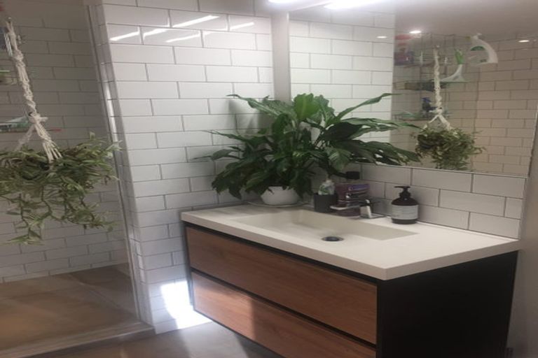 Photo of property in 77 Orangi Kaupapa Road, Northland, Wellington, 6012