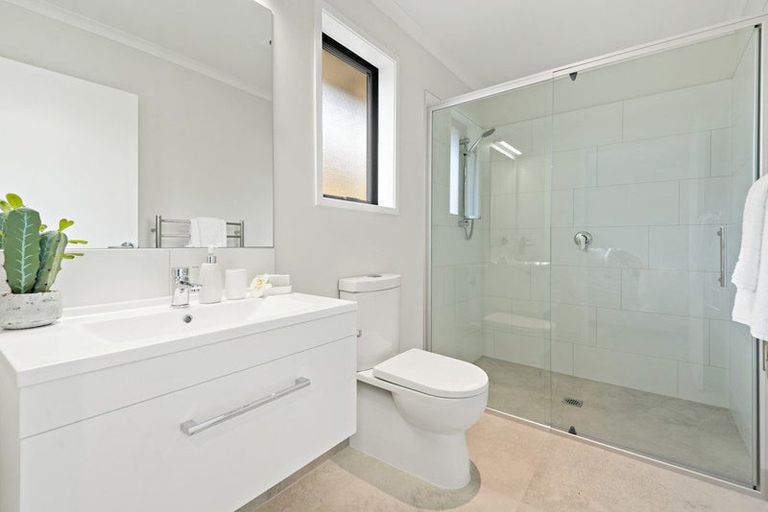 Photo of property in 10 Te Paahi Avenue, Waiuku, 2123