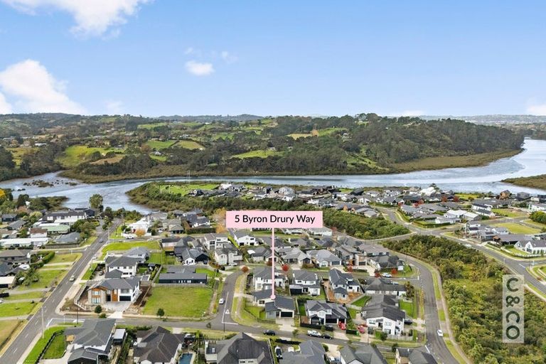 Photo of property in 5 Byron Drury Way, Riverhead, 0820