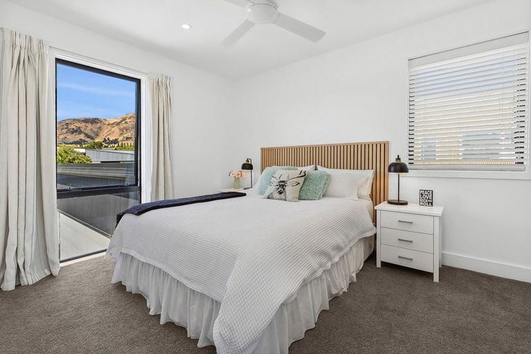 Photo of property in 5 Jessies Crescent, Wanaka, 9305