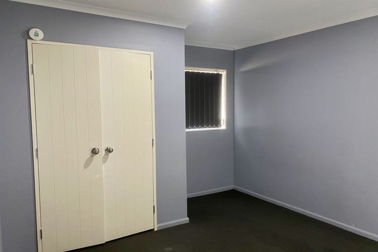 Photo of property in 10 Millcroft Lane, Ranui, Auckland, 0612