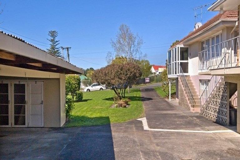 Photo of property in 1/20 Parkhill Road, Mellons Bay, Auckland, 2014