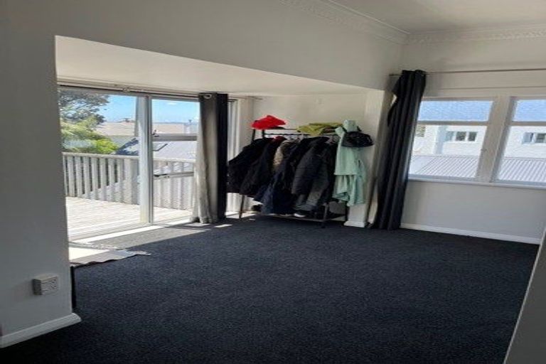 Photo of property in 8 Helen Street, Brooklyn, Wellington, 6021