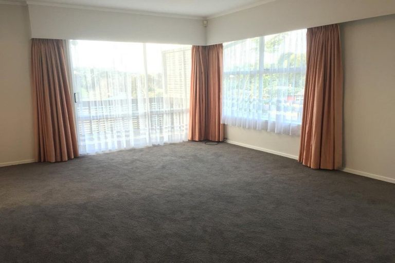 Photo of property in 25 Walnut Lane, Browns Bay, Auckland, 0630