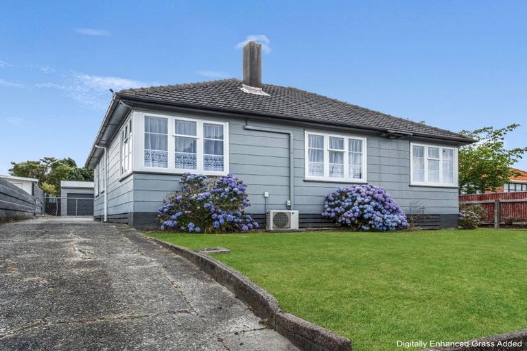 Photo of property in 17 Ngarimu Street, Roslyn, Palmerston North, 4414