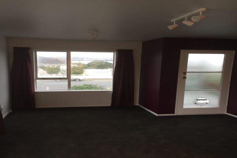 Photo of property in 2/218 Onepu Road, Lyall Bay, Wellington, 6022