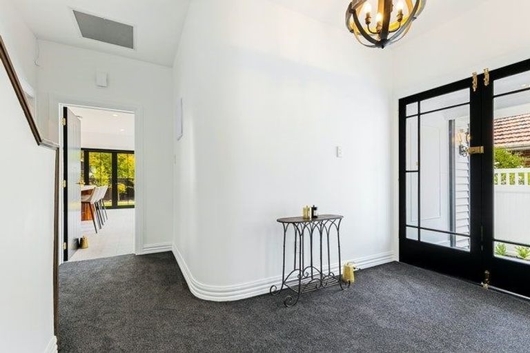 Photo of property in 36 Kahu Road, Fendalton, Christchurch, 8041