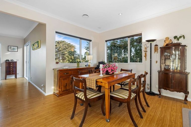 Photo of property in 127 Whangaparaoa Road, Red Beach, 0932