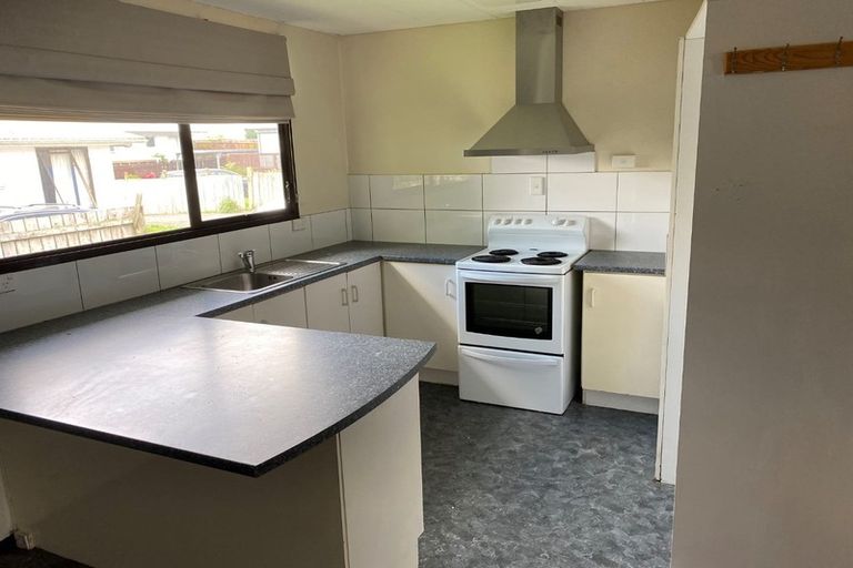 Photo of property in 2/28 Posa Avenue, Henderson, Auckland, 0612