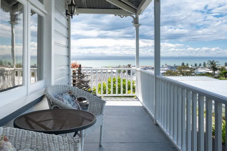 Photo of property in 8 Goldsmith Terrace, Hospital Hill, Napier, 4110