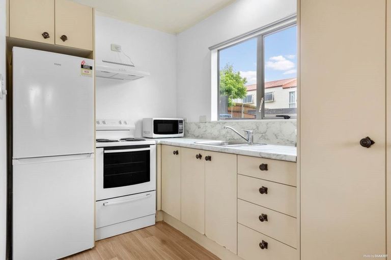 Photo of property in 121a Seabrook Avenue, New Lynn, Auckland, 0600