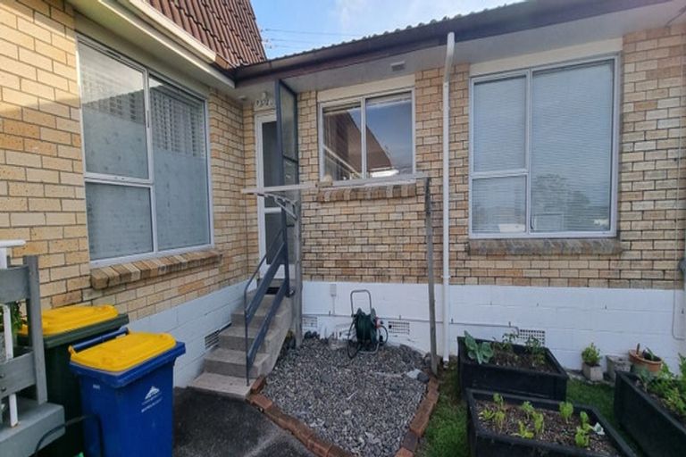 Photo of property in 2/137 Rangatira Road, Beach Haven, Auckland, 0626