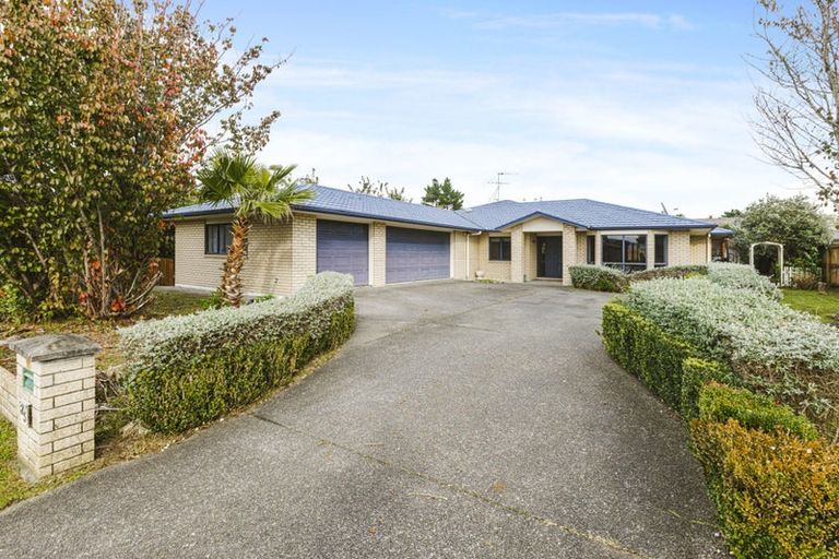 Photo of property in 35 Parkhaven Drive, Rosehill, Papakura, 2113