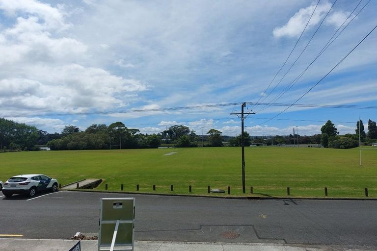 Photo of property in 1/122 Archibald Road, Kelston, Auckland, 0602