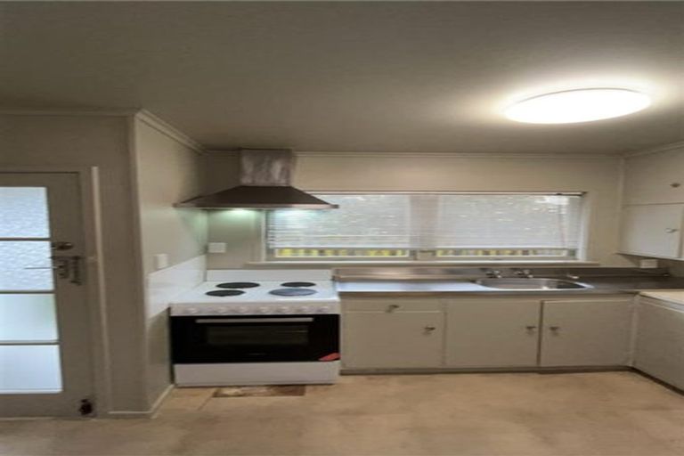 Photo of property in 2/37 Clevedon Road, Papakura, 2110