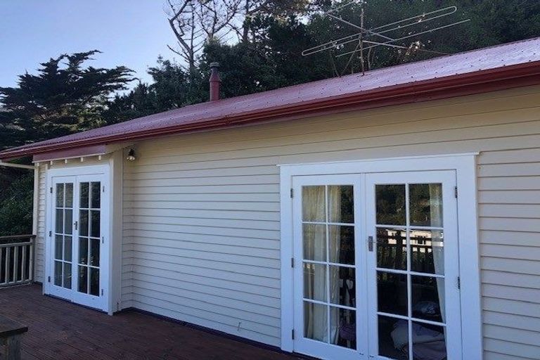 Photo of property in 58 Hungerford Road, Houghton Bay, Wellington, 6023