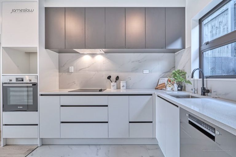 Photo of property in 12/13 Grove Lane, Pakuranga, Auckland, 2010