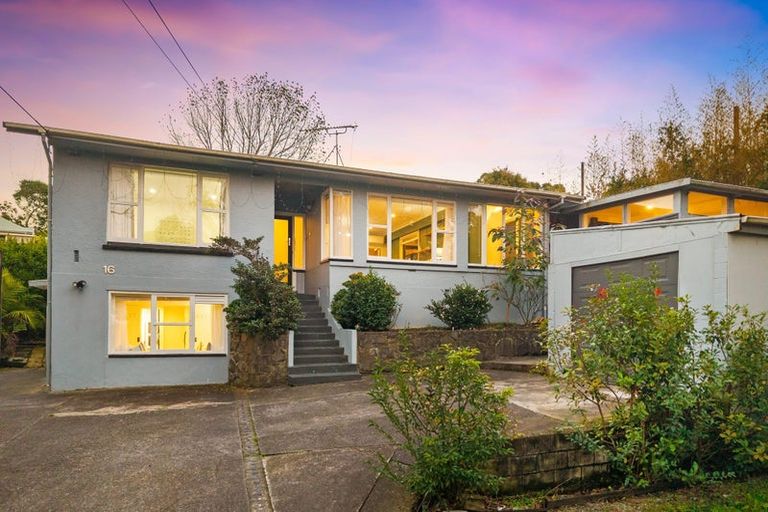 Photo of property in 16 Forrest Hill Road, Forrest Hill, Auckland, 0620