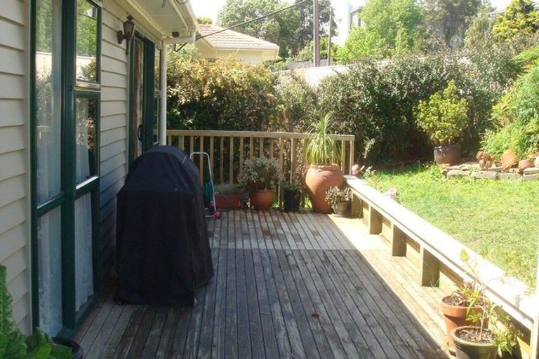 Photo of property in 25 William Souter Street, Forrest Hill, Auckland, 0620