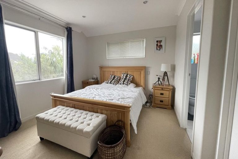 Photo of property in 23 Laurel Oak Drive, Schnapper Rock, Auckland, 0632