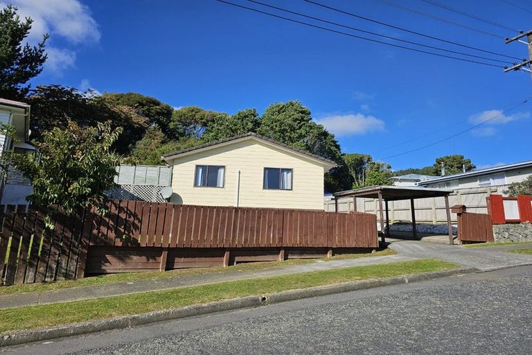 Photo of property in 154 Sievers Grove, Cannons Creek, Porirua, 5024