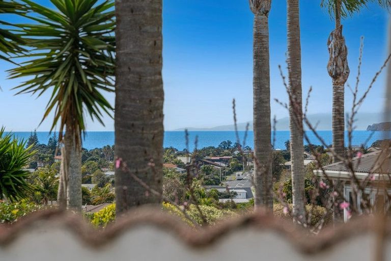 Photo of property in 12a Eagle Place, Red Beach, 0932